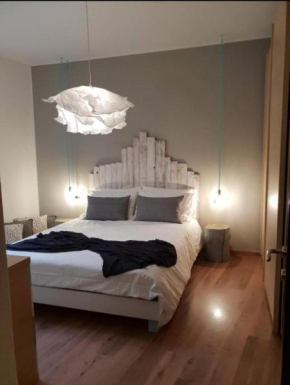 Lake Alley Apartment